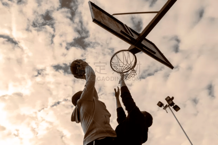 国米4-0横扫劲敌：劳塔罗连场破门状态回归，恩里克助攻令人欣喜