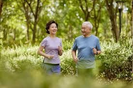 特伦特追身三分带领雄鹿打出8-2攻击波，追平比分打停掘金