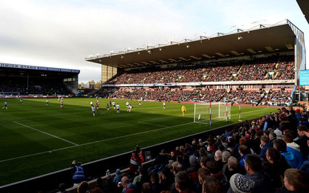 更是对网球 更是对网球